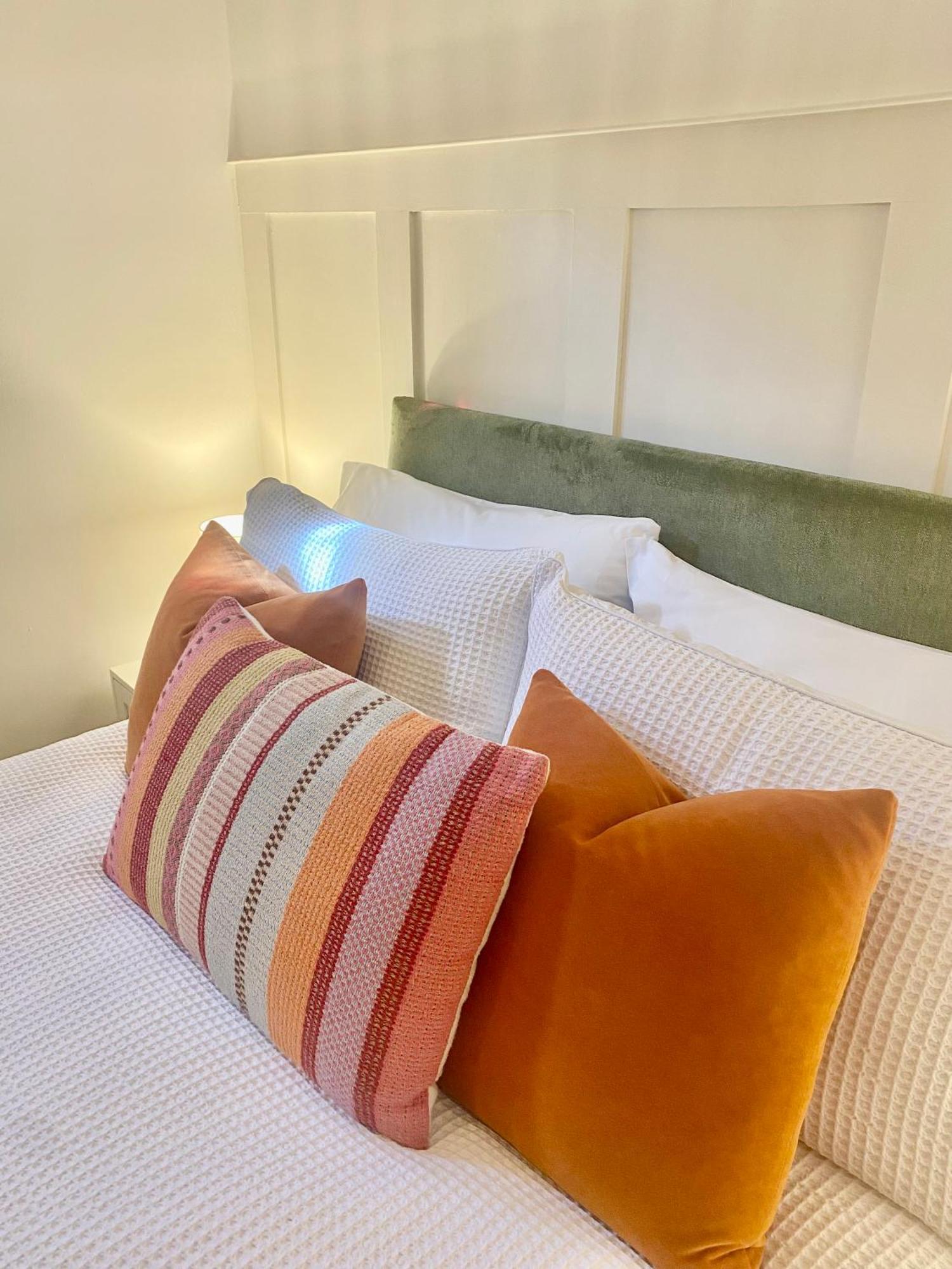 Boutique Chapel Apartment Within City Walls เชสเตอร์ ภายนอก รูปภาพ